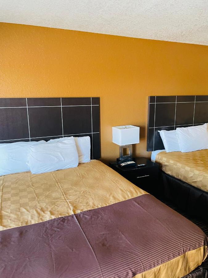 Sona Inn Dilley Exterior foto